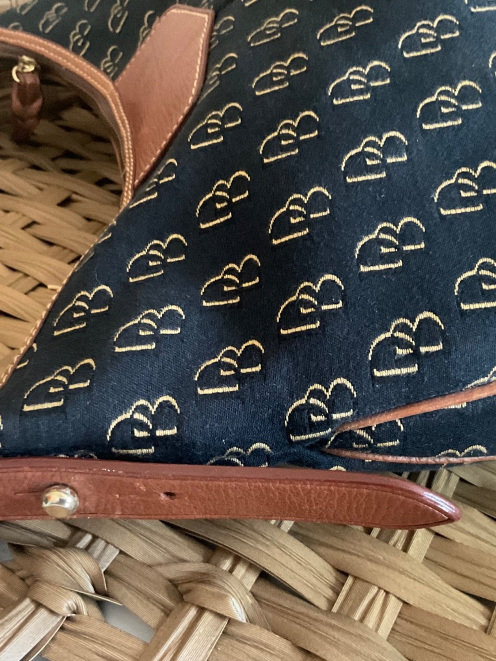 Like new Dooney & Bourke monogram hobo bag - Picture 4 of 10